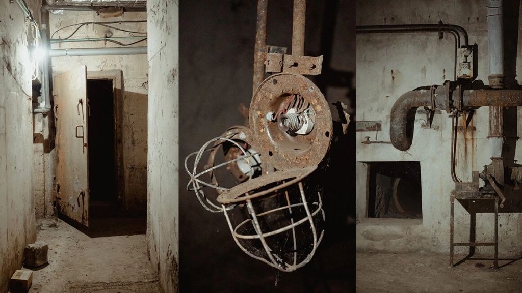 Intrarea într-un adăpost de protecție civilă dintr-un bloc din Timișoara, echipat cu uși metalice de siguranță.