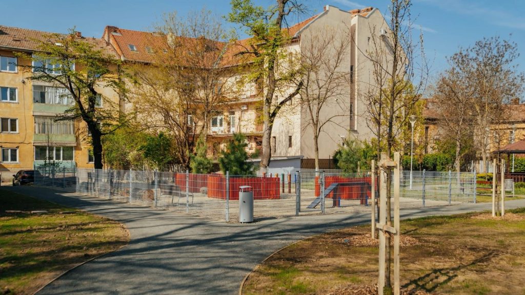 Noile alei și spații verzi din Parcul Zürich, Timișoara, pe terenul recuperat de primărie de la ocupanții ilegali.