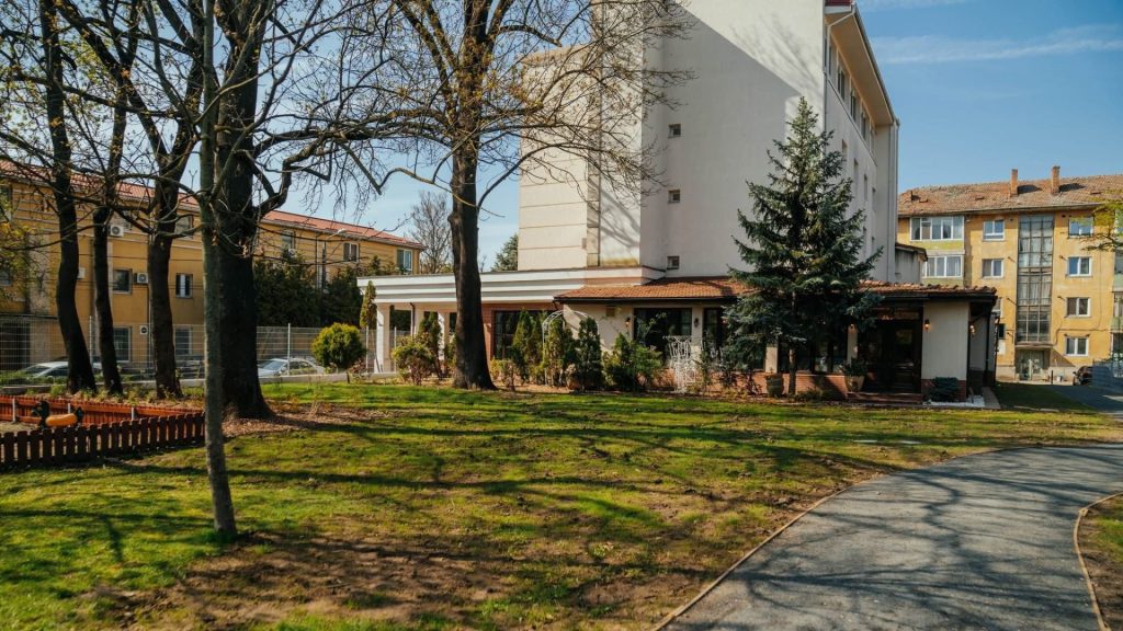 Noile alei și spații verzi din Parcul Zürich, Timișoara, pe terenul recuperat de primărie de la ocupanții ilegali.