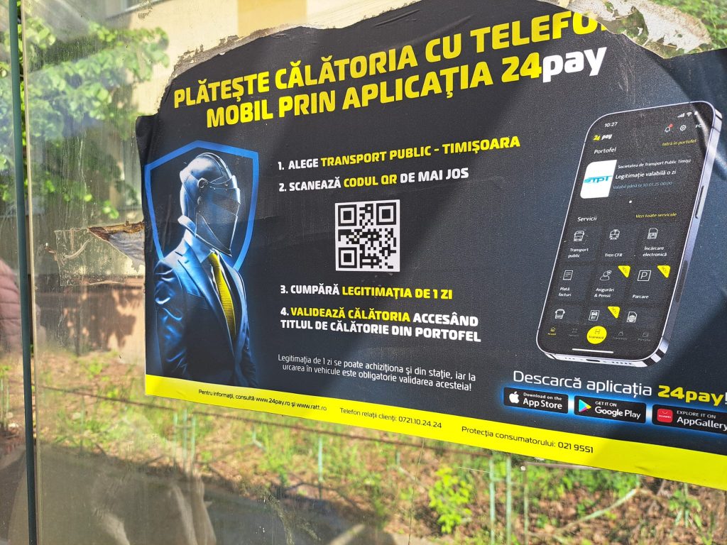 Validator de bilete în mijloc de transport STPT Timișoara indicând modalitățile alternative de plată cu cardul bancar.