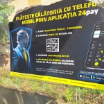 Validator de bilete în mijloc de transport STPT Timișoara indicând modalitățile alternative de plată cu cardul bancar.