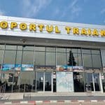 Miniștrii Radu Oprea și Bogdan Ivan pe Aeroportul Internațional Timișoara, acuzați de tratament preferențial la controlul pașapoartelor.
