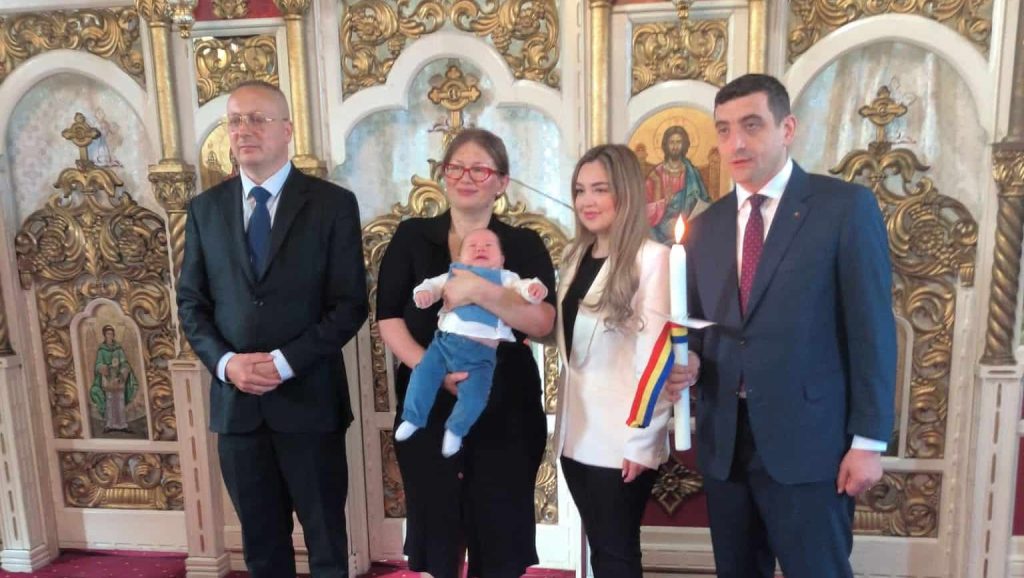 George Simion și Valer Kovacs la ceremonia de botez din Timișoara, marcând relația personală și politică dintre cei doi.