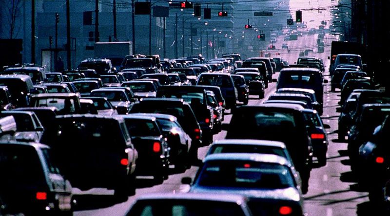 Echipe de recenzori DRDP monitorizând traficul pe un drum național din vestul țării pentru actualizarea bazei de date tehnice.