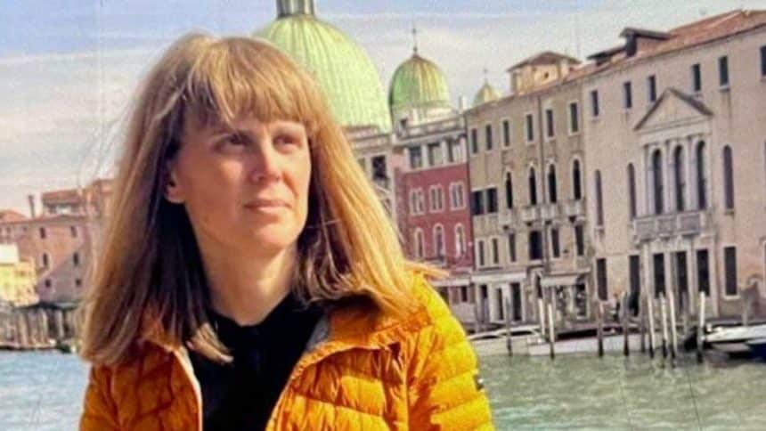 Fotografia oficială a Karlei-Melania Vas, femeia de 37 de ani dispărută în zona Vârfurile, județul Arad.