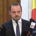 Ministrul Alexandru Rogobete anunțând demisia sa și ieșirea PSD de la guvernare în aprilie 2026.
