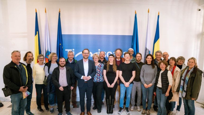 Primarul Dominic Fritz primind delegația Bildungswerk Sachsen la Primăria Timișoara pentru discuții despre patrimoniul multicultural.