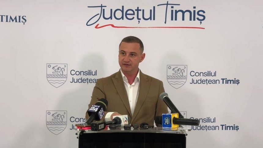 Președintele CJ Timiș, Alfred Simonis, explicând procesul de restructurare a celor 523 de posturi și eficientizarea costurilor.