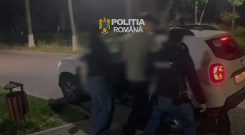 Echipaje de poliție din Hunedoara în timpul unei razii de amploare pentru recuperarea unui autoturism furat.