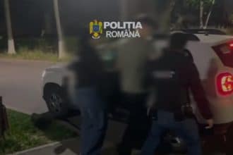 Echipaje de poliție din Hunedoara în timpul unei razii de amploare pentru recuperarea unui autoturism furat.