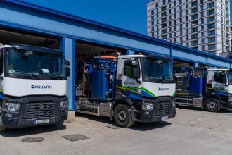 Echipe Aquatim efectuând lucrări de spălare a rețelelor de apă potabilă în județul Timiș.