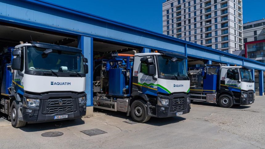 Echipe Aquatim efectuând lucrări de spălare a rețelelor de apă potabilă în județul Timiș.