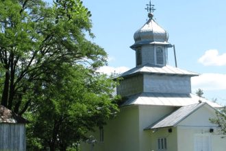 Polițiștii Secției 3 din Timișoara cercetând locul furtului la un lăcaș de cult de pe strada Alexandru Mocioni.