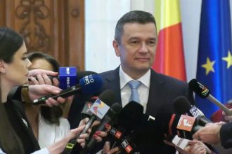 Sorin Grindeanu și liderii PSD anunțând depunerea moțiunii de cenzură comune cu AUR împotriva Guvernului Bolojan.