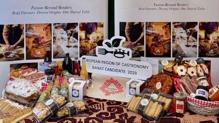 Reprezentanții Consiliului Județean Timiș și Ansamblul Cununa Timișului la standul Banatului din Bruxelles.