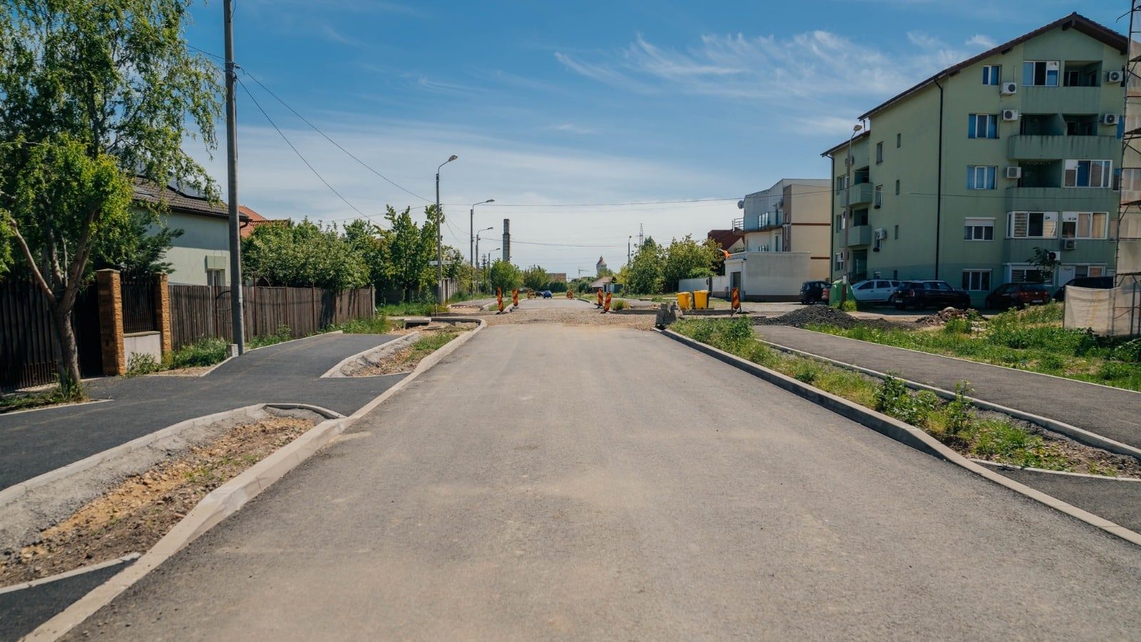 Nou strat de asfalt și trotuare reamenajate pe strada Aurel Bărglăzan din cartierul Blașcovici, Timișoara.