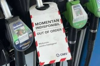 Panou afișând prețul motorinei de peste 9,5 lei la o stație de alimentare din Timișoara.