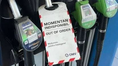 Panou afișând prețul motorinei de peste 9,5 lei la o stație de alimentare din Timișoara.