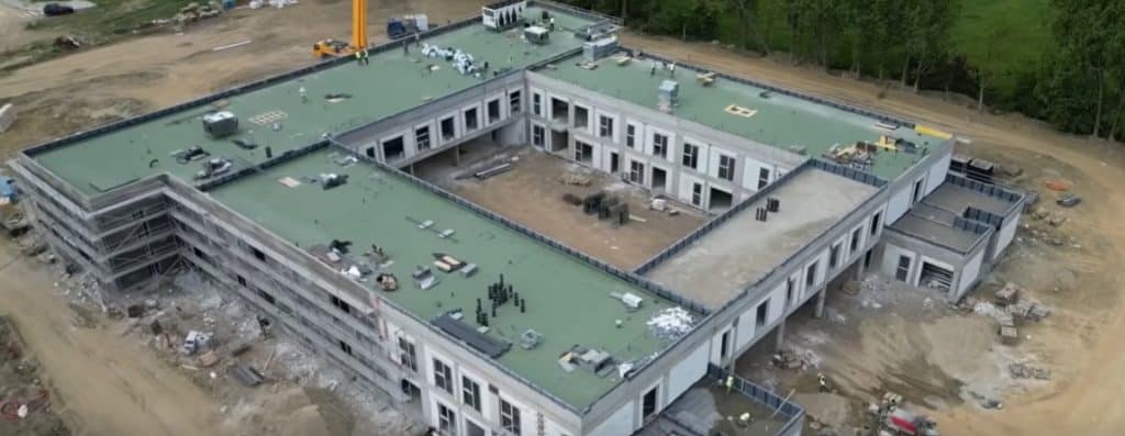 Clădirea noului Centru pentru Educație Incluzivă Dumitru Ciumăgeanu aflată în construcție în localitatea Giroc.