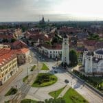 Randare a viitoarei Piețe Mocioni fără sens giratoriu, cu spații verzi și trotuare lărgite.