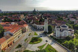 Randare a viitoarei Piețe Mocioni fără sens giratoriu, cu spații verzi și trotuare lărgite.