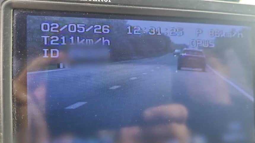 Aparat radar indicând viteza de 211 km/h pe DN 59, înregistrată de polițiștii rutieri din Timiș.
