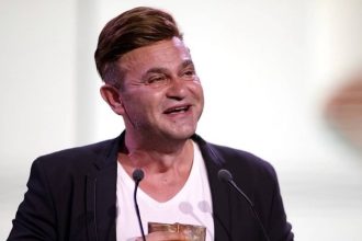 Actorul Ion Rizea, noul manager interimar al Teatrului Național „Mihai Eminescu” din Timișoara, pe scena teatrului.