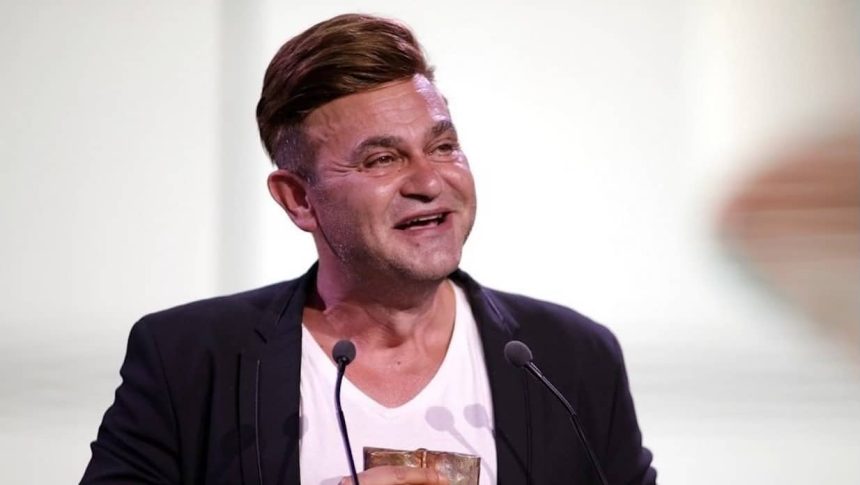 Actorul Ion Rizea, noul manager interimar al Teatrului Național „Mihai Eminescu” din Timișoara, pe scena teatrului.