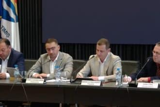 Președintele CJT Alfred Simonis în timpul ședinței de aprobare a bugetului de peste un miliard de lei pentru județul Timiș.