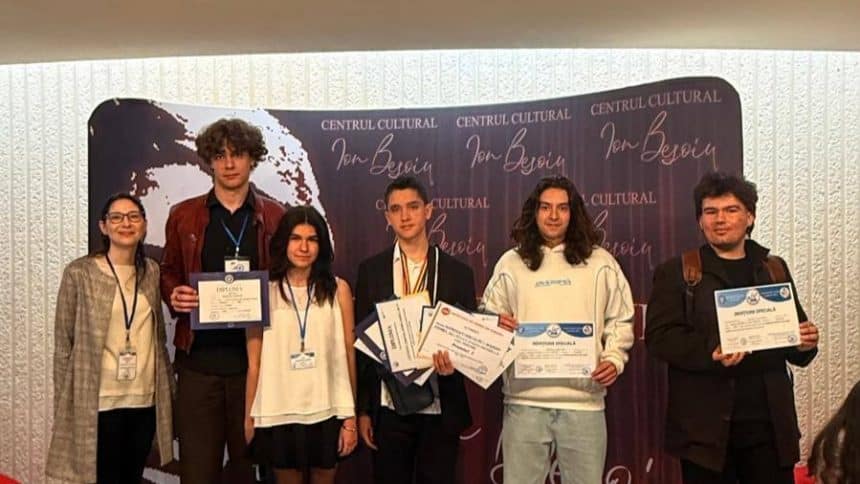 Bogdan-Andrei Mateșescu-Pașcalău, elev la Colegiul Loga din Timișoara, câștigătorul Premiului I la Olimpiada Națională de Chimie.