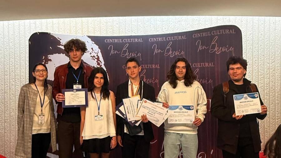 Bogdan-Andrei Mateșescu-Pașcalău, elev la Colegiul Loga din Timișoara, câștigătorul Premiului I la Olimpiada Națională de Chimie.