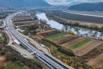 Noua linie de cale ferată modernizată între Ilia și Mintia, pe magistrala feroviară Rin-Dunăre, unde trenurile ating 160 km/h.