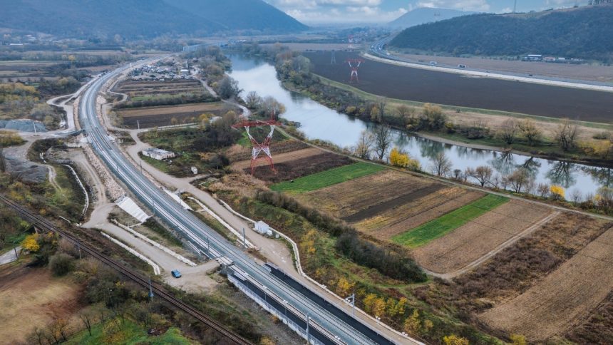 Noua linie de cale ferată modernizată între Ilia și Mintia, pe magistrala feroviară Rin-Dunăre, unde trenurile ating 160 km/h.