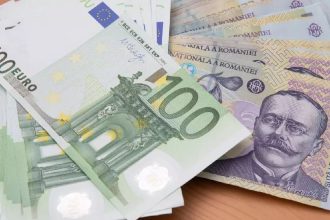 Grafic al evoluției cursului BNR; moneda euro atinge un prag istoric de 5,26 lei în raport cu leul românesc.