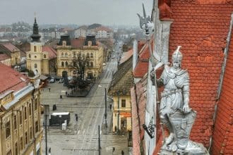 Lucrări de regenerare urbană în Piața Traian din Timișoara, cu restricții de trafic pe strada Zăvoi și Piața Petru Rareș.