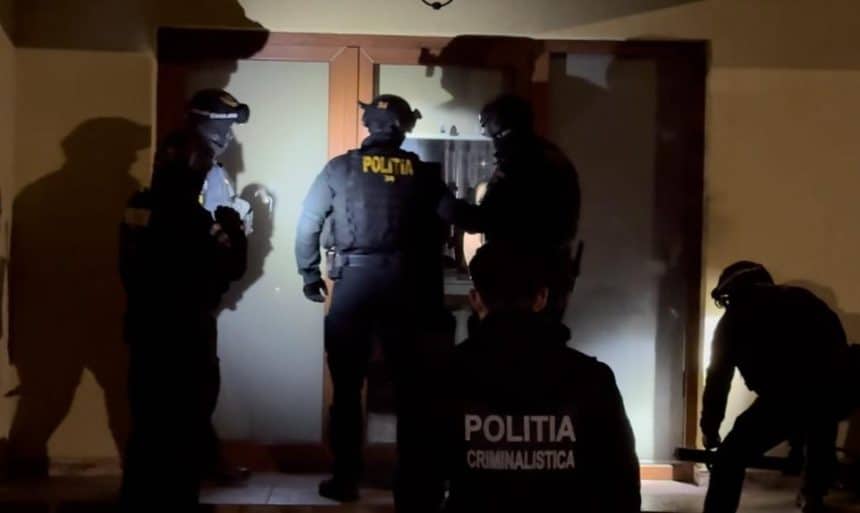 Procurori DIICOT Timișoara desfășurând ancheta într-un dosar de pornografie infantilă și manipulare online a minorilor.