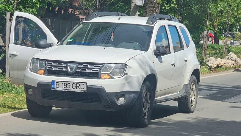 Echipaje de poliție la locul unui accident produs pe strada Nera din Timișoara, unde un biciclist a fost lovit de o mașină.