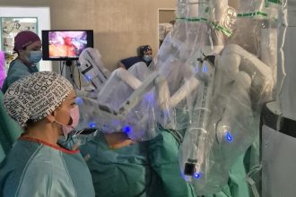 Sistemul robotic Da Vinci utilizat în premieră la Spitalul Județean din Timișoara pentru o intervenție ginecologică.