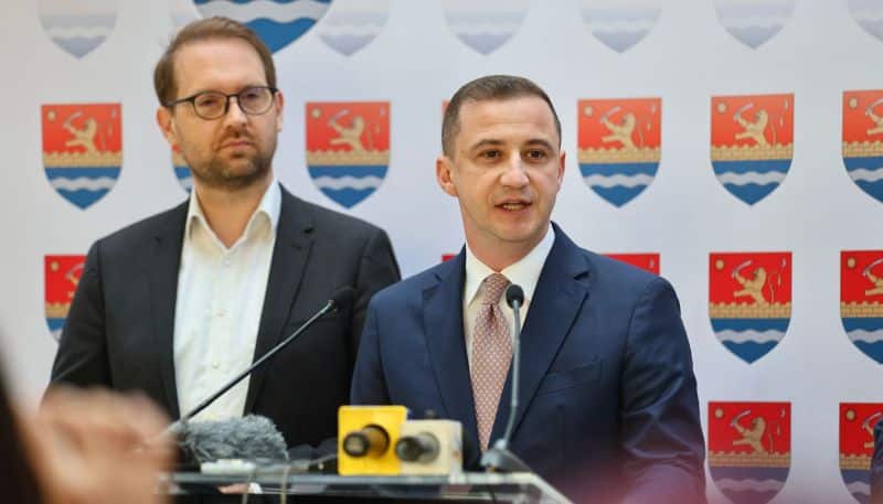 Șantierul stadionului de tip Lego din Timișoara, aflat în faza de montare a acoperișului și pregătire pentru nocturnă.