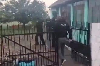 Ofițeri DIICOT și polițiști la o intervenție în județul Timiș; trei tineri reținuți pentru trafic de minori și violență.