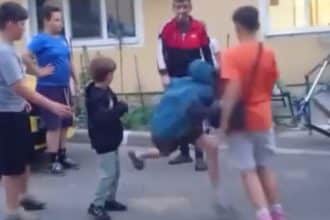 Sediul Poliției din Bocșa, Caraș-Severin, unde a fost audiat bărbatul care a încurajat agresiunea între doi minori.