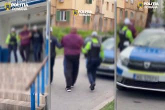 Echipaj de poliție din județul Hunedoara în timpul unei misiuni de punere în aplicare a mandatelor de executare a pedepsei.