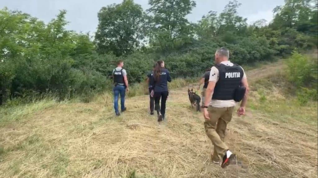 Luptători ai Serviciului pentru Acțiuni Speciale (SAS) din cadrul IPJ Timiș intervenind la un caz de violență domestică cu ostatici.