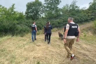 Luptători ai Serviciului pentru Acțiuni Speciale (SAS) din cadrul IPJ Timiș intervenind la un caz de violență domestică cu ostatici.