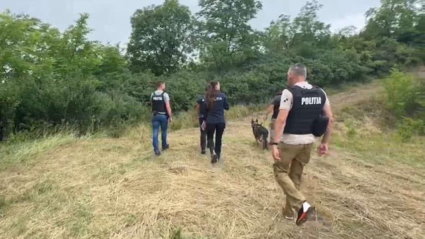 Luptători ai Serviciului pentru Acțiuni Speciale (SAS) din cadrul IPJ Timiș intervenind la un caz de violență domestică cu ostatici.