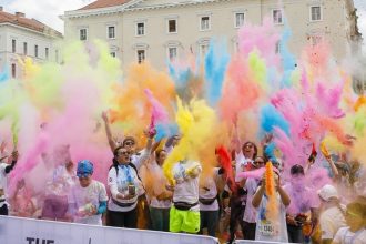 Străzi închise și indicatoare de restricție în centrul Timișoarei pentru competițiile sportive din weekend.