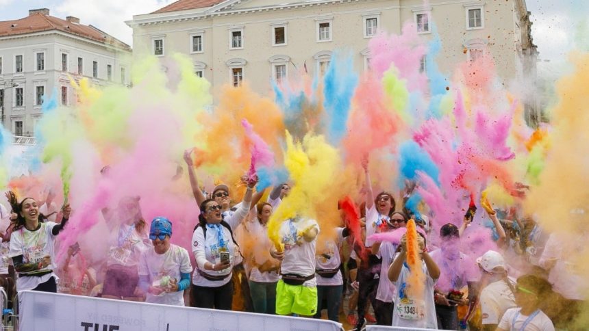 Străzi închise și indicatoare de restricție în centrul Timișoarei pentru competițiile sportive din weekend.