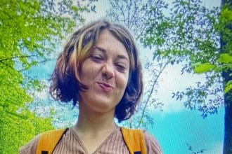 Portretul adolescentei Laura-Lavinia Sas, tânăra de 17 ani din Orăștie dată dispărută de familie.