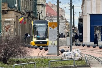 Panou electronic dintr-o stație STPT din Timișoara, afectat de o avarie majoră la sistemul de afișare în timp real.