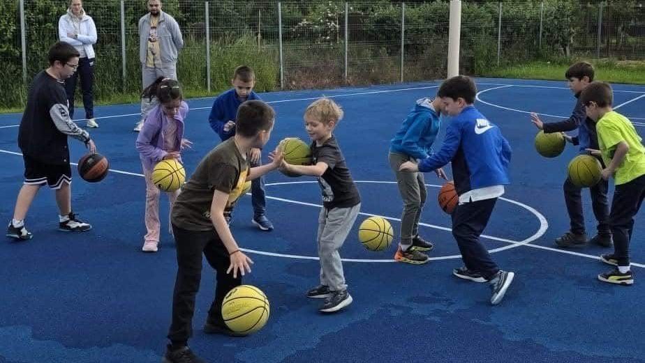 Terenuri multifuncționale la Baza Sportivă Vasile Deheleanu din Timișoara, pregătite pentru activități sportive comunitare.